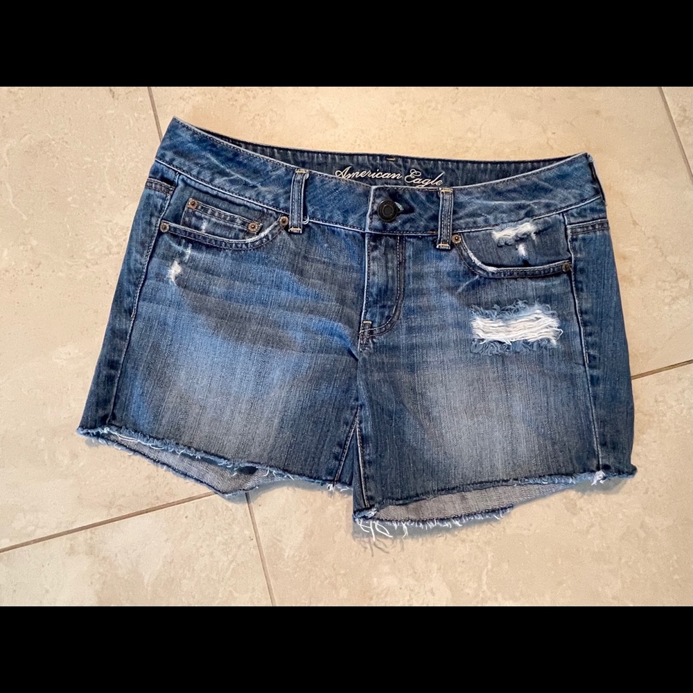 American Eagle jean shorts size 6  (0141)